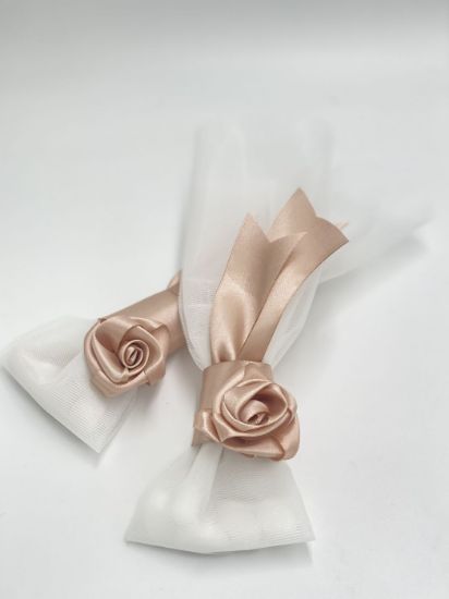 μπομπονιέρα γάμου από τούλι με χειροποίητο σατέν λουλούδι