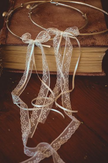 Στέφανα γάμου ελιάς επαργυρωμένα με διακόσμηση από επάργυρα φύλλα και επάργυρη ελιά