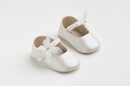 Εικόνα της K612E - Μπαλαρίνα αγκαλιάς σε εκρού τεχνόδερμα με χάντρες, πέρλες και off white πεταλούδα με στρας