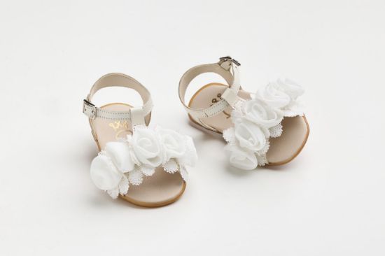 Εικόνα της K622E - Σανδάλι για τα πρώτα βήματα σε εκρού δέρμα και off white λουλούδια