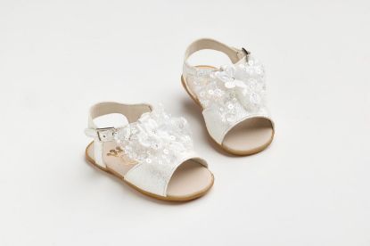 Εικόνα της K624A - Σανδάλι για τα πρώτα βήματα σε off white γκλιτερ και χειροποίητο off white διακοσμητικό με παγιέτες και λουλούδι