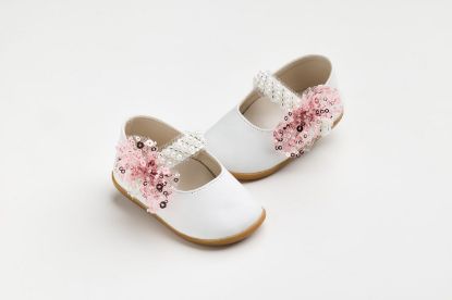 Εικόνα της K626A - Μπαλαρίνα για τα πρώτα βήματα σε λευκό τεχνόδερμα με πέρλες και φούξ παγιέτες