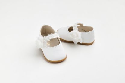 Εικόνα της K627A - Μπαλαρίνα για τα πρώτα βήματα σε λευκό τεχνόδερμα με παγιέτες και τριανταφυλλάκι