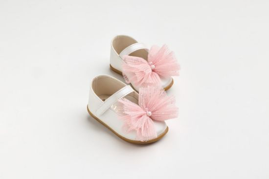 Εικόνα της K629P - Μπαλαρίνα για τα πρώτα βήματα σε εκρού τεχνόδερμα με χειροποίητο φιόγκο από dusty pink πουά πλισέ τούλι