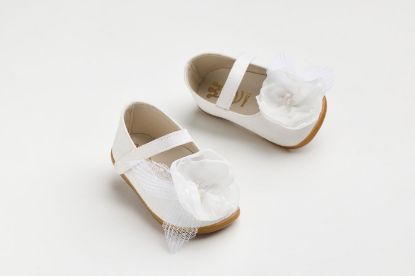 Εικόνα της K632A - Μπαλαρίνα για τα πρώτα βήματα σε λευκό συνθετικό καστόρ με χειροποίητο off white λουλούδι και πουα πλισε τούλι