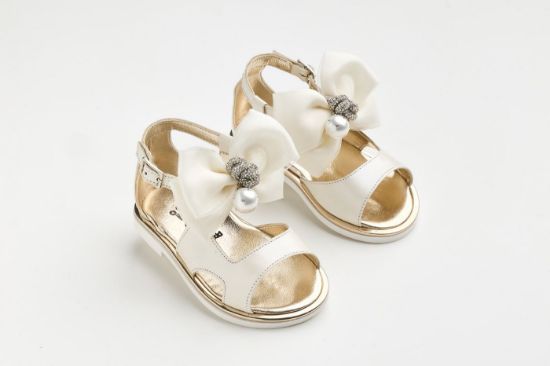 Εικόνα της KE15 - Σανδάλι περπατήματος σε εκρού δέρμα με φιογκο από εκρού σατεν και τούλι με στρας και πέρλα