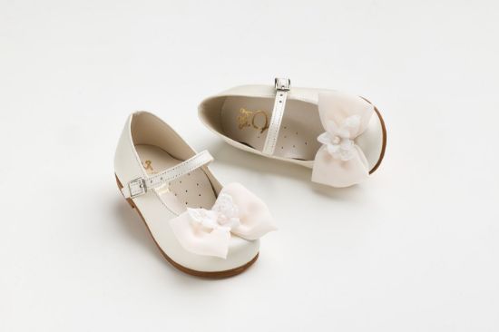 Εικόνα της K6114E - Μπαλαρίνα περπατήματος σε εκρού δέρμα με χειροποίητο σομον φιόγκο από μουσελίνα