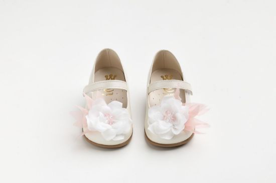 Εικόνα της K6116E - Μπαλαρίνα περπατήματος σε εκρού δέρμα με off white Και dusty pink χειροποίητο διακοσμητικό
