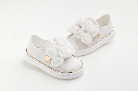 Εικόνα της K6129A - Sneaker περπατήματος σε off white συνθετικό καστορ με χειροποίητα off white τριαντάφυλλα από μουσελίνα