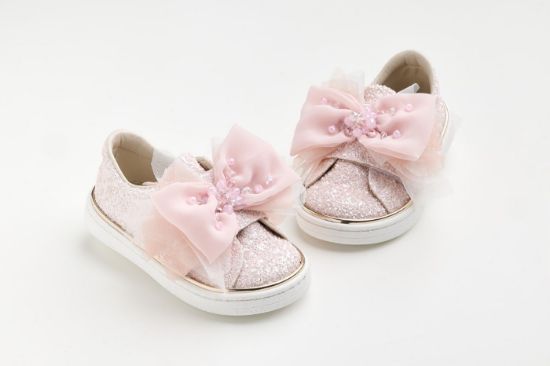 Εικόνα της K6130P - Sneaker περπατήματος σε ροζ ματ γκλιτερ με χειροποίητο ροζ φιόγκο από μουσελίνα