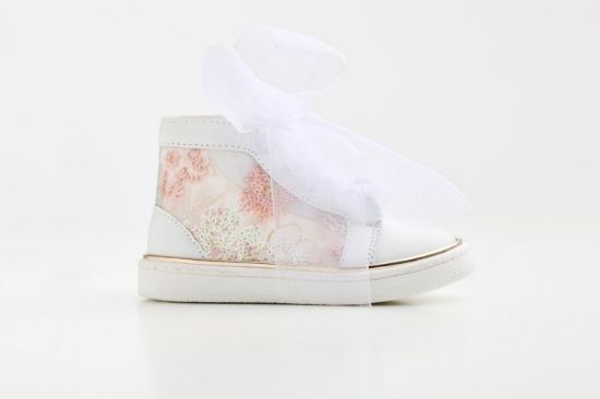 Εικόνα της K6133A - Μποτάκι περπατήματος σε λευκό δέρμα και διαφάνεια κεντημένη με παγιέτες