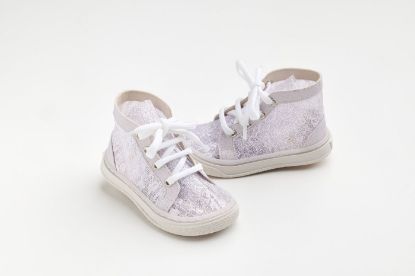 Εικόνα της K6137B - Μποτάκι περπατήματος σε λιλά γκλιτερ και δαντέλα
