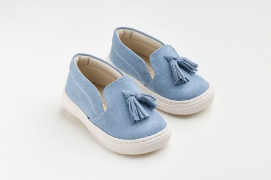 Εικόνα της A621P - Slip on παπούτσι περπατήματος σε γαλάζιο καστόρ δέρμα και διακόσμηση με χειροποίητη δερμάτινη φούντα