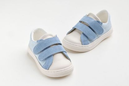 Εικόνα της A628P - παπουτσάκι περπατήματος σε λευκό δέρμα, γαλάζιο ύφασμα και γαλάζιο καστόρ δέρμα