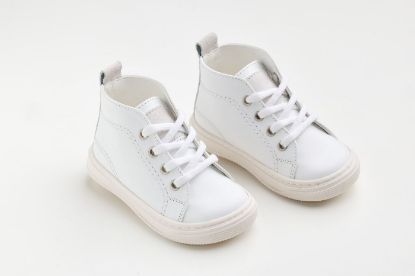 Εικόνα της A631A - μποτάκι περπατήματος σε λευκό λείο δέρμα και λεπτομέρεια από λευκό καστόρ δέρμα