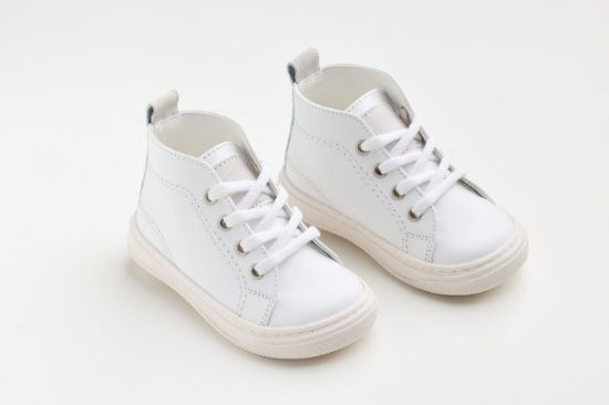 Εικόνα της A631A - μποτάκι περπατήματος σε λευκό λείο δέρμα και λεπτομέρεια από λευκό καστόρ δέρμα