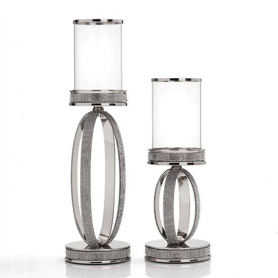 Σετ λαμπάδων γάμου με κρυστάλλινα κηροπήγια, ασημένιες λεπτομέρειες και λευκά αρωματικά κεριά.