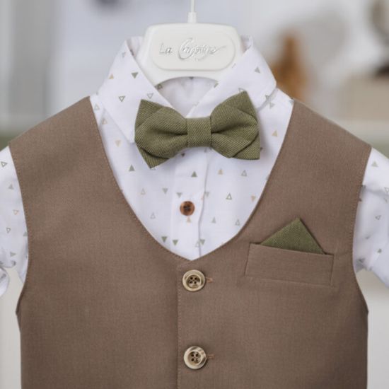κομψό καφέ γιλέκο με κουμπιά και τσεπάκι με μαντηλάκι