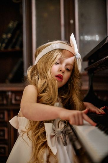 βαπτιστικό φόρεμα από σατέν ύφασμα με ασορτί κορδέλα για τα μαλλιά